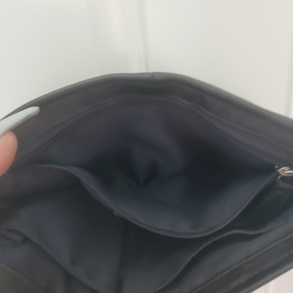 Coach black soft leather purse in good condition with silver hardware - Picture 4 of 10